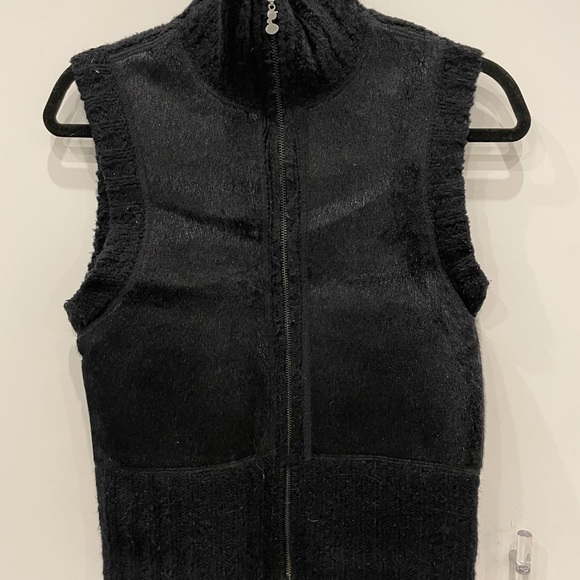 Black fake fur vest - Picture 1 of 2